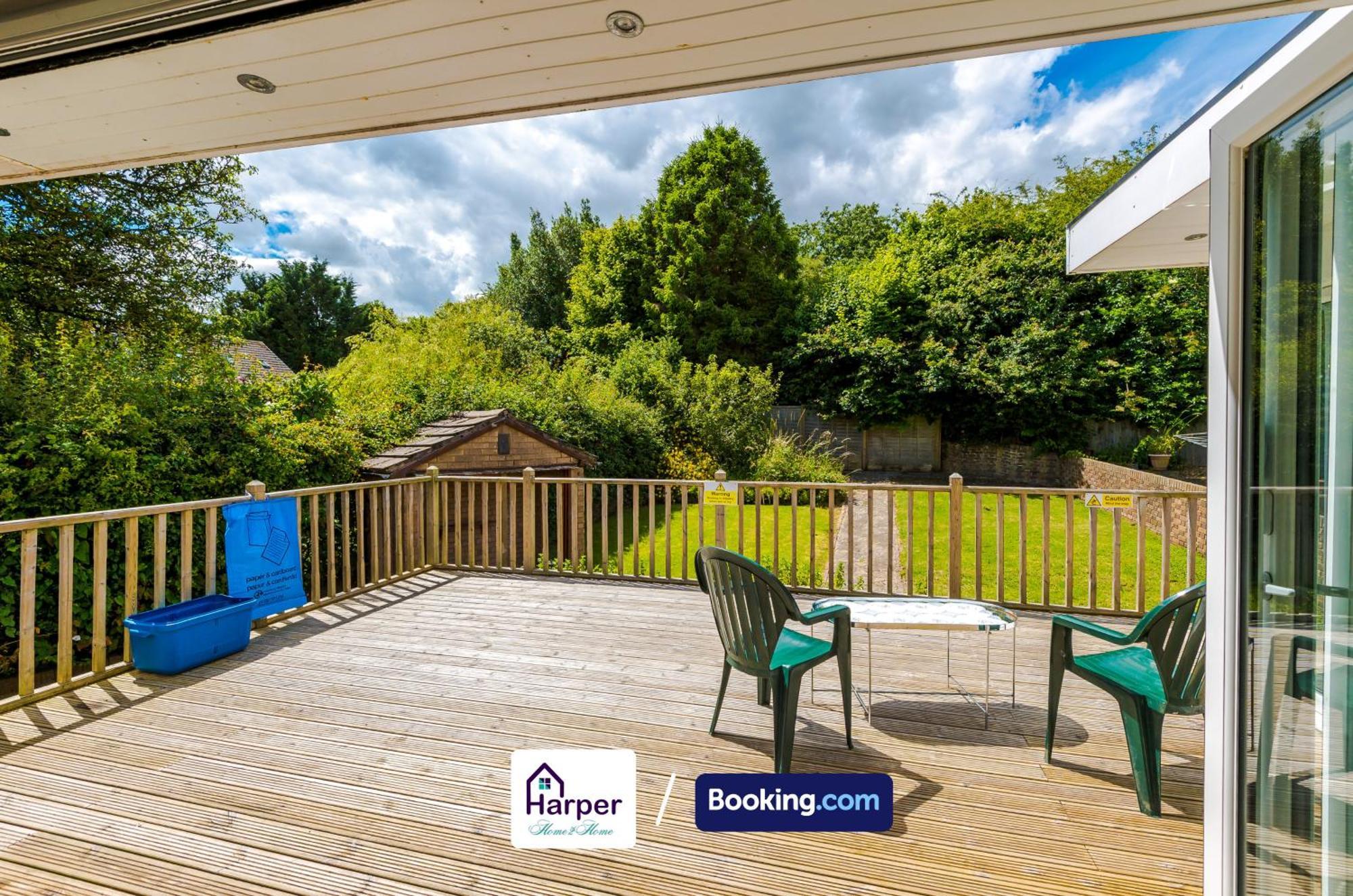 Spacious Detached Bungalow By Harperletting Short Lets & Serviced Accommodation Buckely With Pool Table & Driveway Buckley Esterno foto