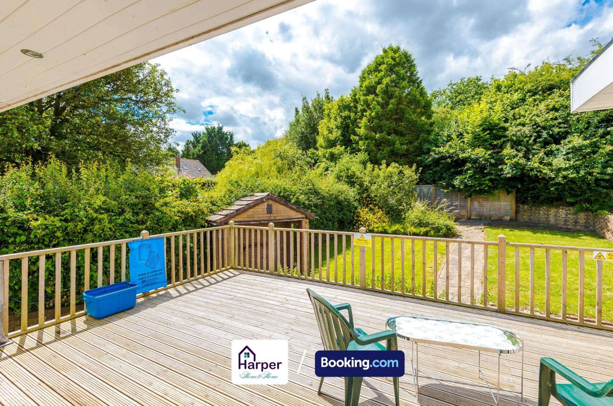 Spacious Detached Bungalow By Harperletting Short Lets & Serviced Accommodation Buckely With Pool Table & Driveway Buckley Esterno foto