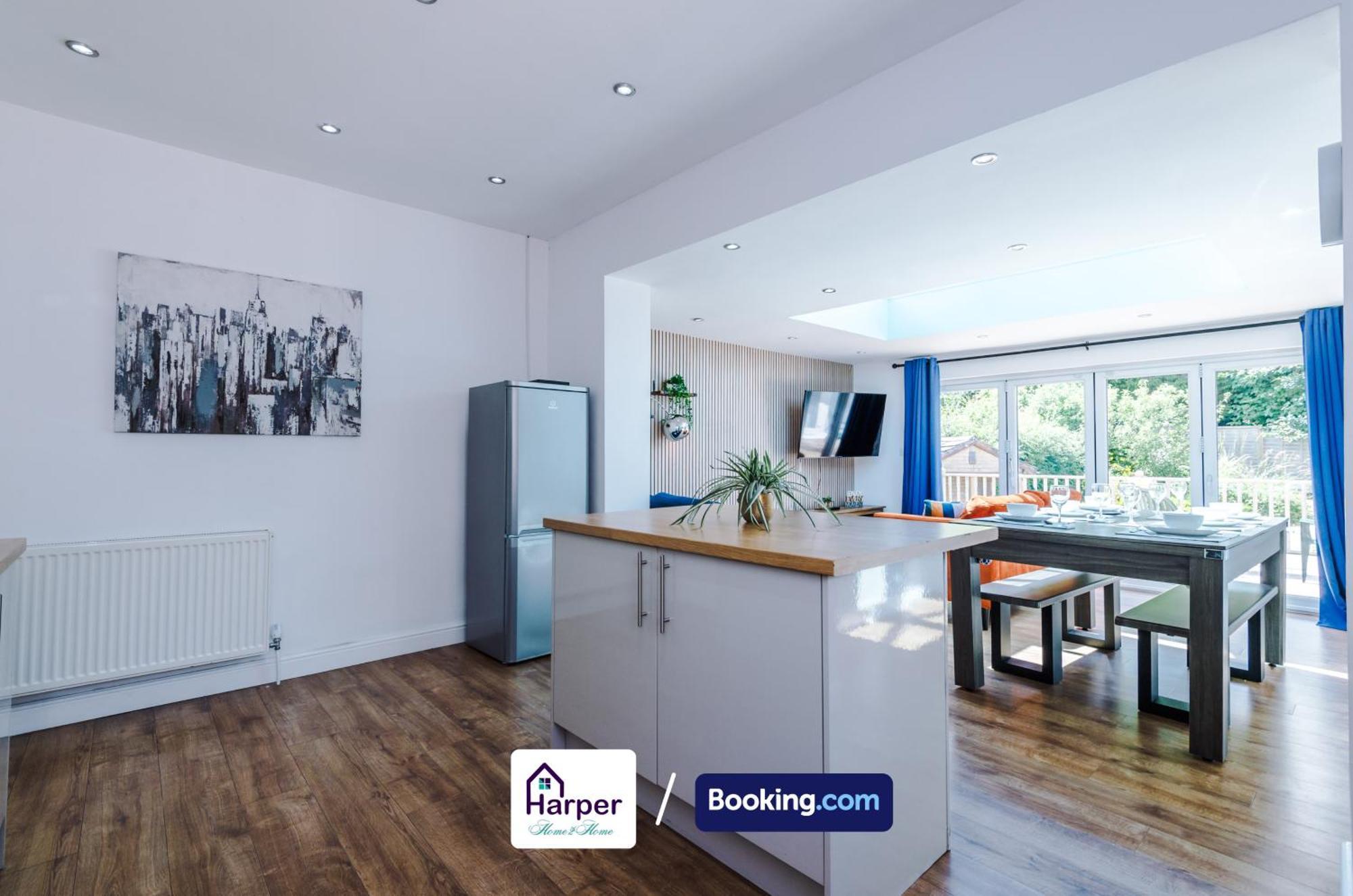 Spacious Detached Bungalow By Harperletting Short Lets & Serviced Accommodation Buckely With Pool Table & Driveway Buckley Esterno foto