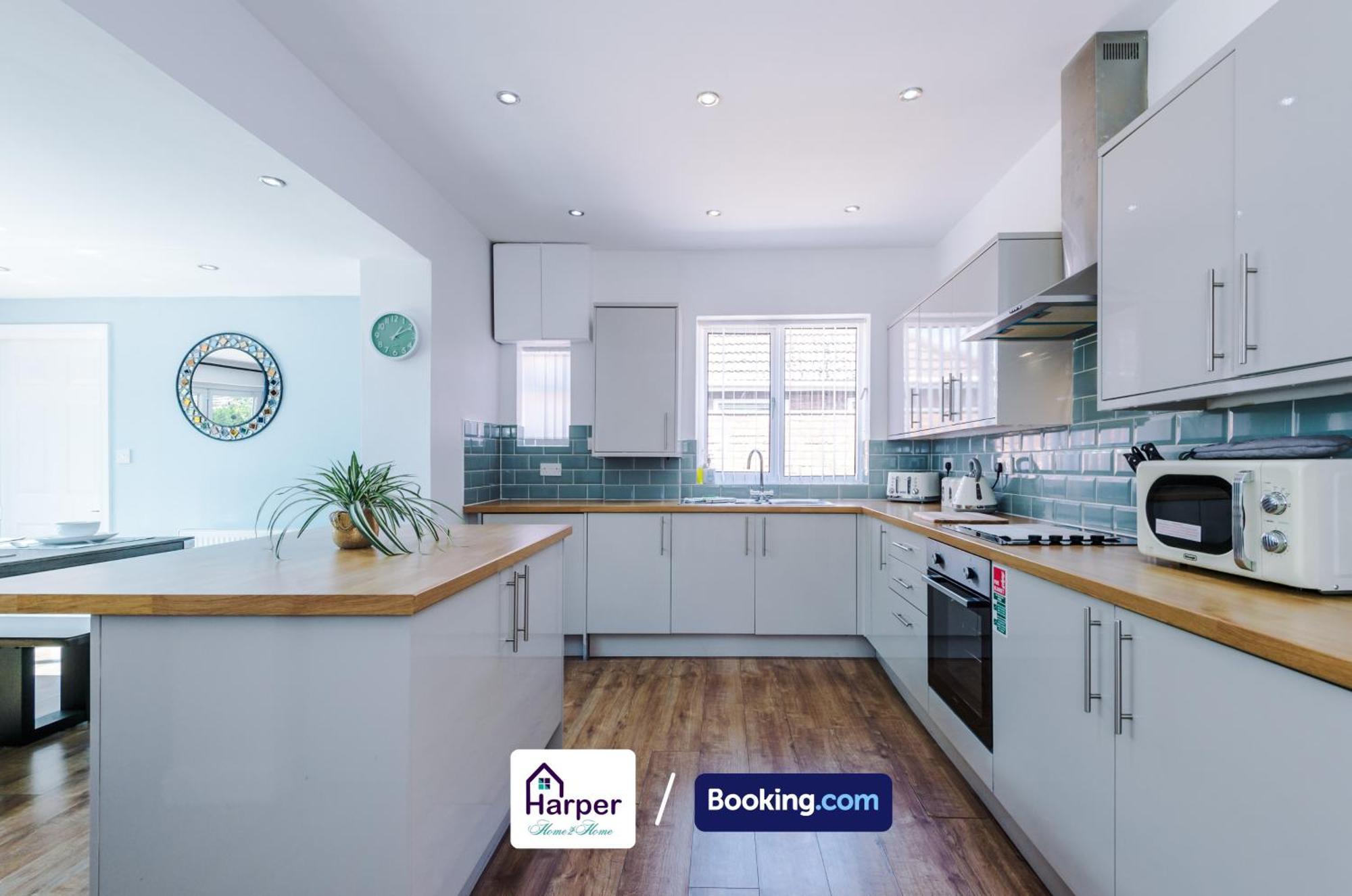 Spacious Detached Bungalow By Harperletting Short Lets & Serviced Accommodation Buckely With Pool Table & Driveway Buckley Esterno foto