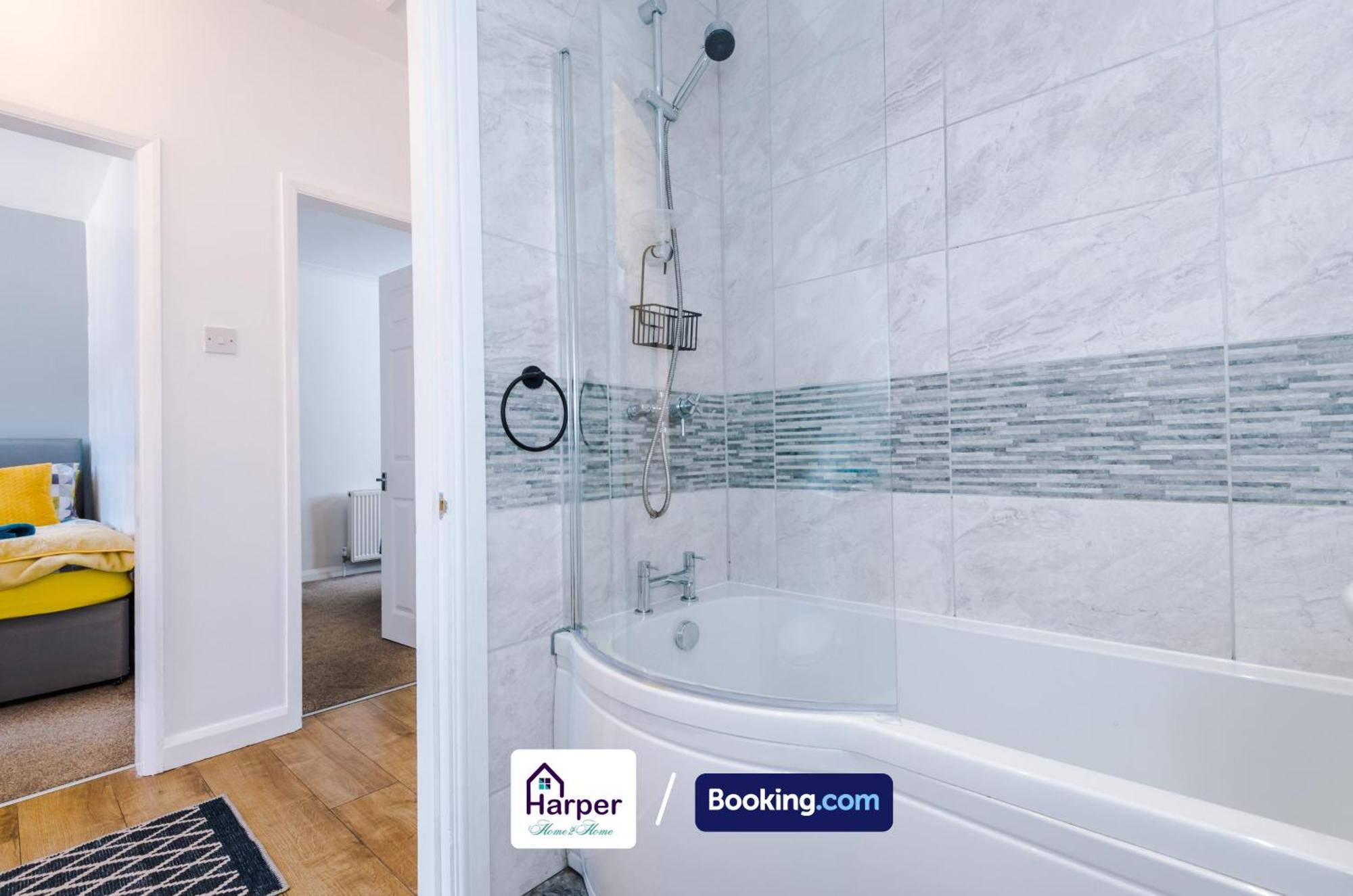 Spacious Detached Bungalow By Harperletting Short Lets & Serviced Accommodation Buckely With Pool Table & Driveway Buckley Esterno foto